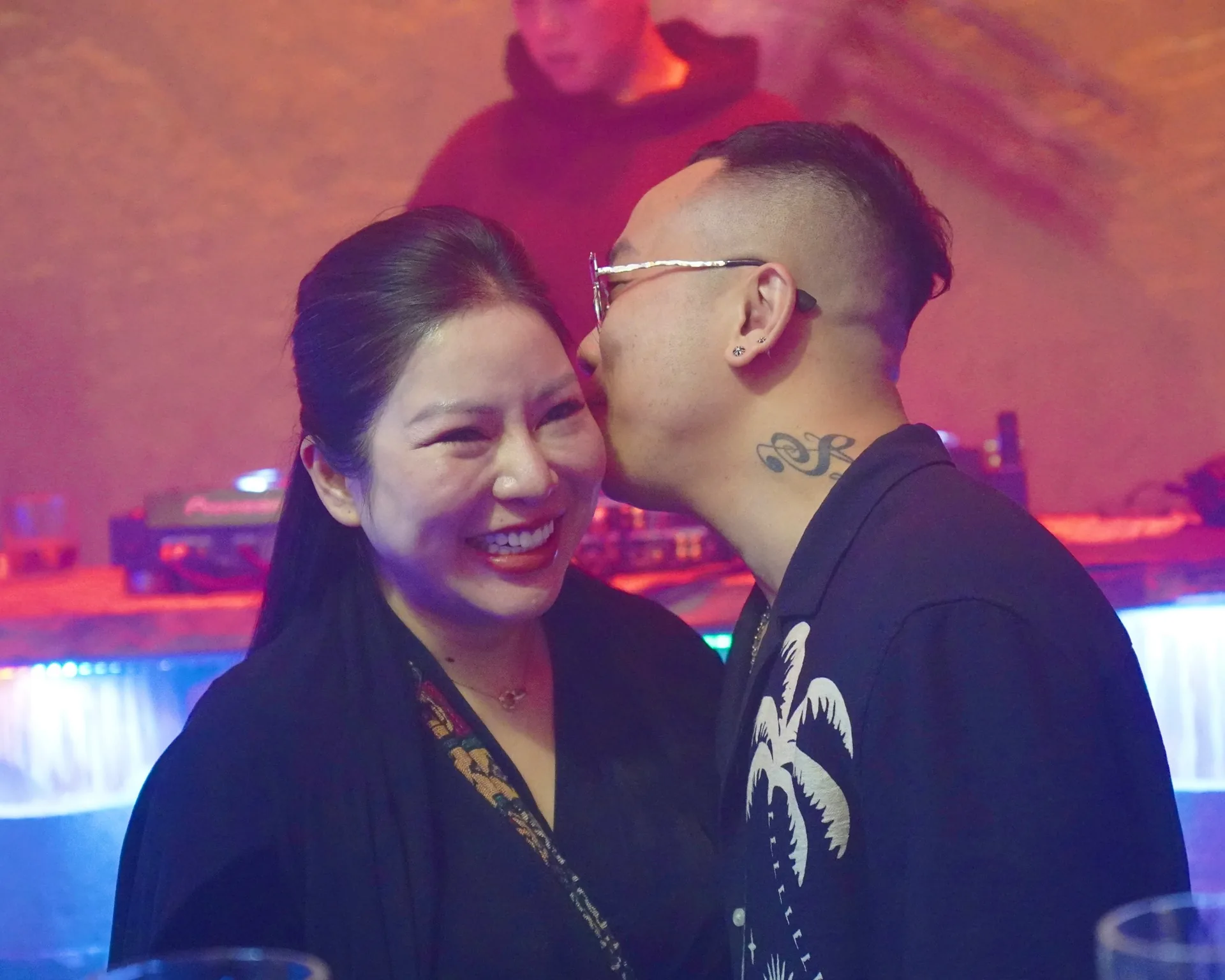 Khách giao lưu trong đêm sự kiện Lady Mỷ